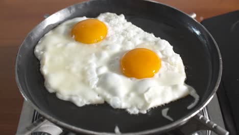 Fried-eggs-in-hot-pan