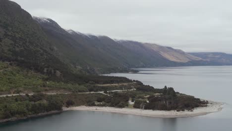 Rotieren-Sie-Um-Die-Neuseeländischen-Berge-Am-Lake-Wanaka