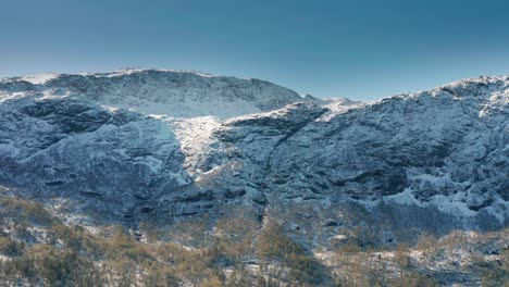 Cordillera-Que-Se-Eleva-Sobre-El-Valle-Del-Río-Gaula