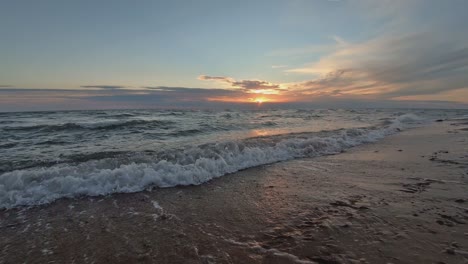 Sandstrände-Der-Ostsee-Bei-Sonnenuntergang.-Zeitrafferaufnahme