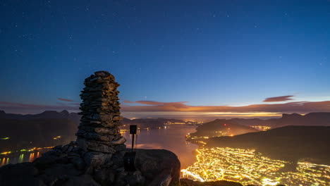 Beautiful-night-timelapse-from-a-mountaintop