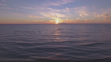 Die-Wellen-Der-Ostsee-Bei-Sonnenuntergang.-Statische-Luftaufnahme-1