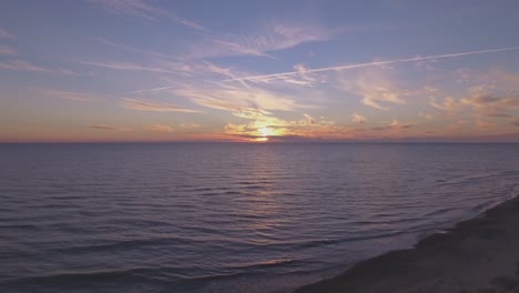 Die-Wellen-Der-Ostsee-Bei-Sonnenuntergang