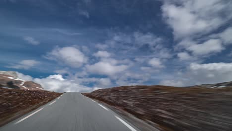 Un-Paseo-Por-La-Carretera-Aurlandsfjellet-En-Noruega