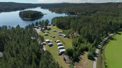Luftaufnahme-Des-Campingplatzes-Killefjorden-In-Südnorwegen