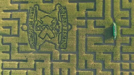 Guinness-Buch-Der-Rekorde-Größtes-Maislabyrinth-In-Dixon,-Kalifornien-Drohnenansicht-Des-Gesamten-Labyrinths-Von-Oben-Nach-Unten