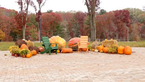 Fall-pumpkin-display-in-an-urban-park-in-at-River-Prairie-Park-in-Altoona,-Wisconsin