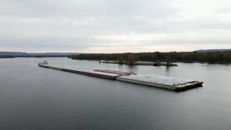Barge-on-the-Mississippi-River-2