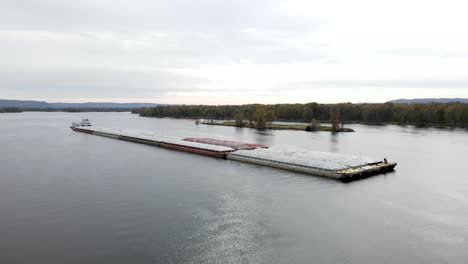 Large-cargo-barge-on-the-Mississippi-River-3