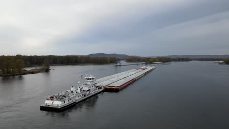 Barge-on-the-Mississippi-River-4