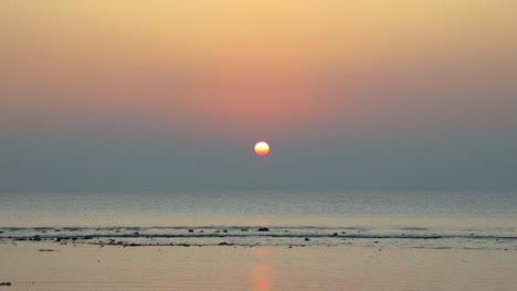Sonnenuntergang-über-Dem-Ozean-Am-Lakshmanpur-Strand-Nr