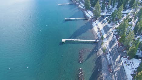 Lakeside-Docks-on-Blue-Water-Northern-California-North-Lake-Tahoe-Winter