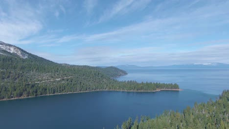 Panorámica-Sobre-La-Bahía-Esmeralda-Del-Lago-Tahoe-Rápido
