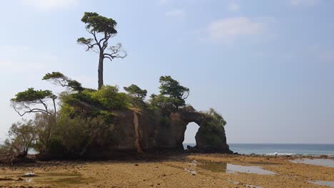 Lakshmanpur-beach-no-2-with-the-natural-coral-bridge-on-Neil-Island-in-Andaman-and-Nicobar-Islands,-India