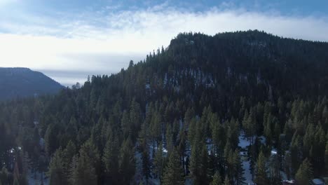 Nordkalifornien-Schneebedeckte-Berge-Fliegender-Lkw