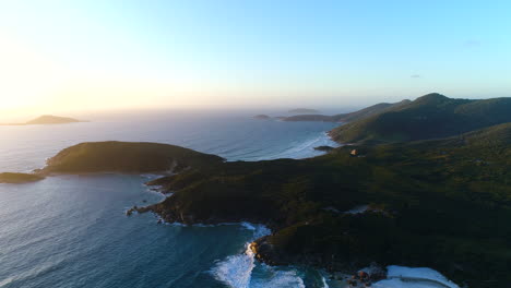 Drone-Revela-Hermosa-Playa-Australiana-Dorada