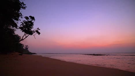 Amanecer-En-La-Playa-De-Sitapur-En-Neil-Island,-Islas-Andaman-Y-Nicobar,-India