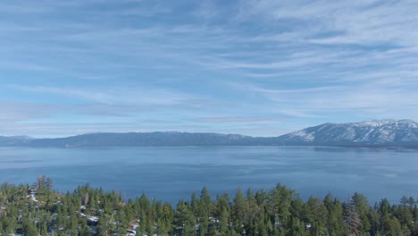 Flug-über-Den-Sonnigen-Schnee-Von-South-Lake-Tahoe
