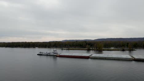 Large-cargo-barge-on-the-Mississippi-River