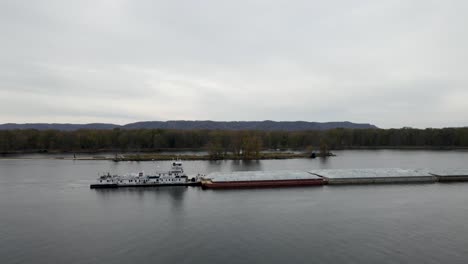 Barge-on-the-Mississippi-River-6