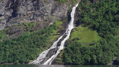 One-of-the-seven-streams-of-the-Seven-Sisters-waterfall-in-the-Geiranger-fjord,-Norway