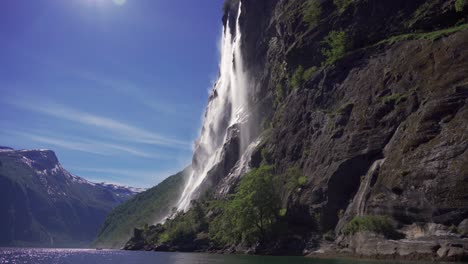 Stunning-view-of-the-beautiful-Seven-Sisters-waterfall-in-the-Geiranger-fjord,-Norway
