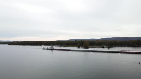 Barge-on-the-Mississippi-River-7