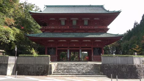 Entrada-De-La-Puerta-Daimon-Al-Templo-Koya-san-En-Wakayama,-Japón