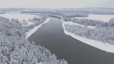 The-Neris-River-Meanders-Through-The-Snowy-Forest-in-Winter-3