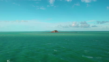 Aerial-view-towards-the-Slade-Island-Reef,-sunny-day,-in-Great-Barrier-Reef-Marine-Park,-Coral-Sea,-Australia---Approaching,-drone-shot
