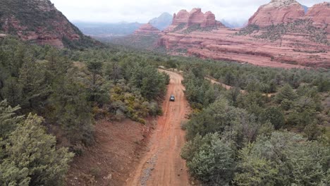 ATV-Geländewagen-Abenteuer,-Red-Rocks,-Arizona.-Luftbild-Mit-Hohem-Winkel