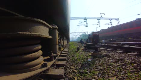 Bahnstrecke-Von-Der-Zugfahrt-In-Indien-Aus-Gesehen-2