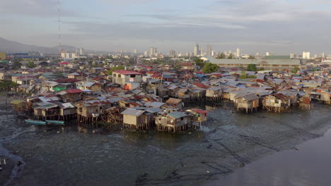 Drone-video-of-sea-gypsy-village-on-the-water-in-Cebu-City-in-the-Philippines
