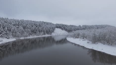 Neris-Flussbiegung-Während-Des-Verschneiten-Winters