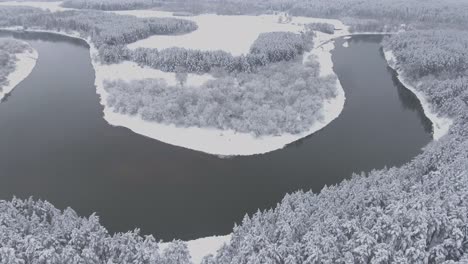 Neris-Flussbiegung-Während-Des-Verschneiten-Winters-4