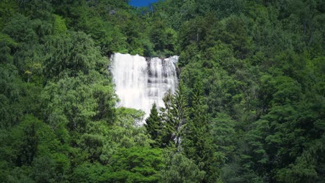 Einer-Der-Vielen-Schönen-Wasserfälle-Im-Geirangerfjord,-Norwegen