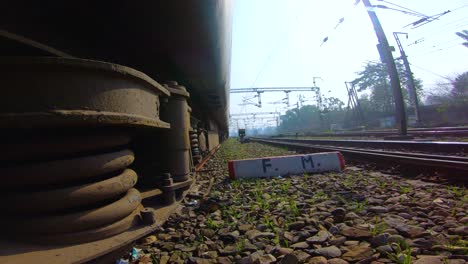 Bahnstrecke-Von-Der-Zugfahrt-In-Indien-Aus-Gesehen