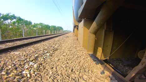 Bahnstrecke-Von-Der-Zugfahrt-In-Indien-Aus-Gesehen-11