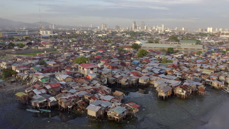 Sammlung-Von-Schwimmenden-Häusern-Im-Land-Der-Dritten-Welt,-Den-Philippinen