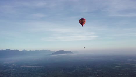 Hot-air-balloon,-Sierra-Madre-Mountains,-Montemorelos,-Mexico,-aerial-establishing