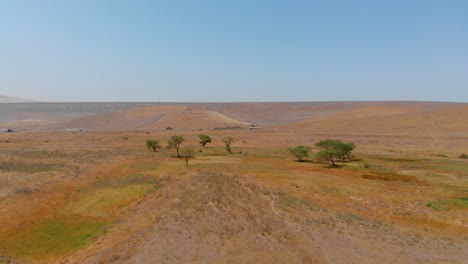 Desert-landscape-with-blue-skies-aerial-shot-truck-camera-movement