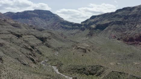 Beautiful,-Arid-Desert-Mountains-in-Arizona-Wilderness,-Aerial