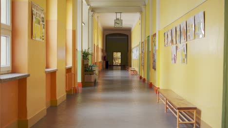 Empty-hallway-of-elementary-school.-Camera-tilt-up