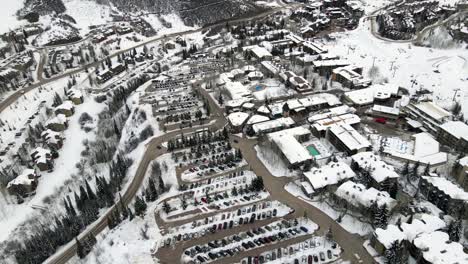 Tilt-up-aerial-drone-shot-of-ski-resort-area-in-Aspen,-Colorado