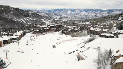 Aerial-drone-shot-of-ski-resort-area-in-Aspen,-Colorado