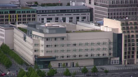 Aerial-shot-of-US-Embassy-in-Berlin,-Germany