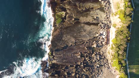 Drohnen-Luftaufnahme-Von-Küstenfelsen-Im-Pazifischen-Ozean-In-Der-Nähe-Von-Skillion-Terrigal-Tourism-Central-Coast-New-South-Wales-Australien-3840x2160-4k