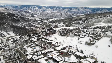 Panning-aerial-drone-shot-of-ski-resort-area-in-Aspen,-Colorado