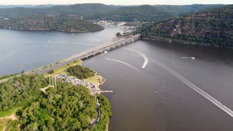 Drone-pan-aerial-shot-of-Brooklyn-Bridge-freeway-motorway-with-cars-and-speed-boats-Hawkesbury-River-NSW-Central-Coast-to-Sydney-Australia-3840x2160-4K