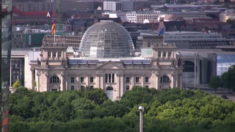 Reichstag-Con-Cúpula-En-Berlín,-Alemania
